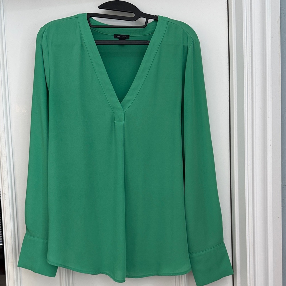 Ann Taylor Vibrant Green V-Neck Blouse